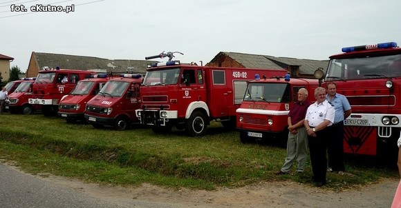 Ordery, ratownicy powietrzni i czworonożni. Szacowny jubileusz strażaków z Woli Kałkowej