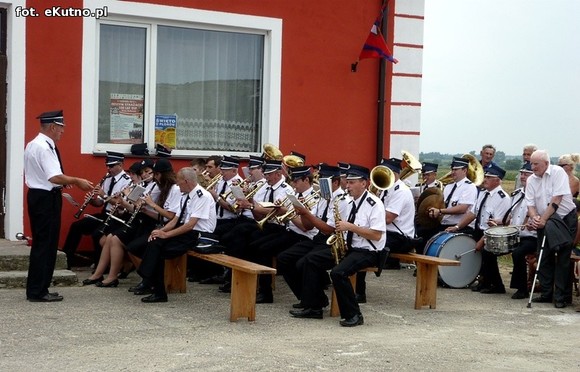 Ordery, ratownicy powietrzni i czworonożni. Szacowny jubileusz strażaków z Woli Kałkowej