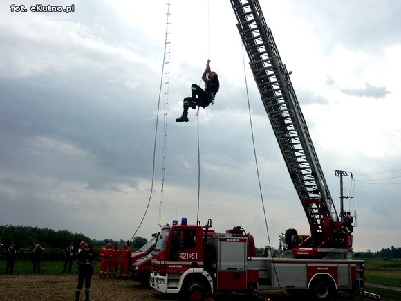 Ordery, ratownicy powietrzni i czworonożni. Szacowny jubileusz strażaków z Woli Kałkowej