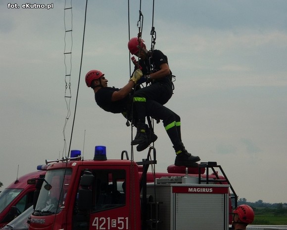 Ordery, ratownicy powietrzni i czworonożni. Szacowny jubileusz strażaków z Woli Kałkowej