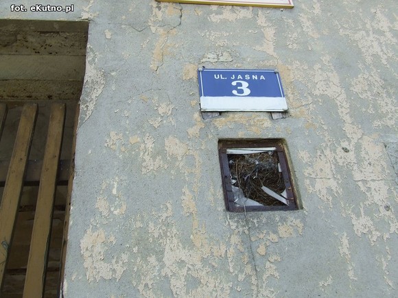 Czytelnicy piszą: Budynek na Jasnej grozi zawaleniem, a mieszkają w nim ludzie