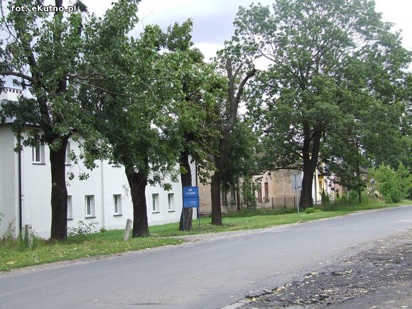 Mieszkańcy czekają na bezpieczne przejście.  Radna interpeluje, magistrat odwleka