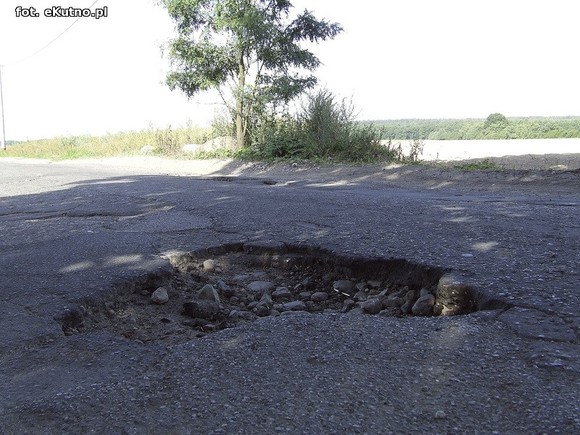 Polskie drogi. W gminie Kutno i Strzelce możesz uszkodzić zawieszenie
