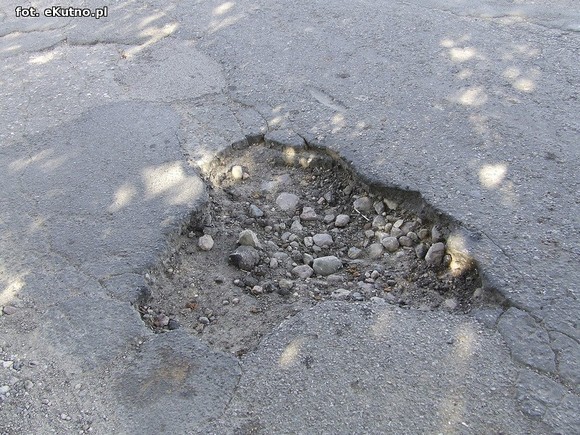 Polskie drogi. W gminie Kutno i Strzelce możesz uszkodzić zawieszenie