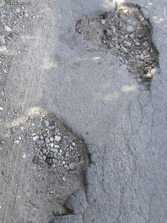 Polskie drogi. W gminie Kutno i Strzelce możesz uszkodzić zawieszenie