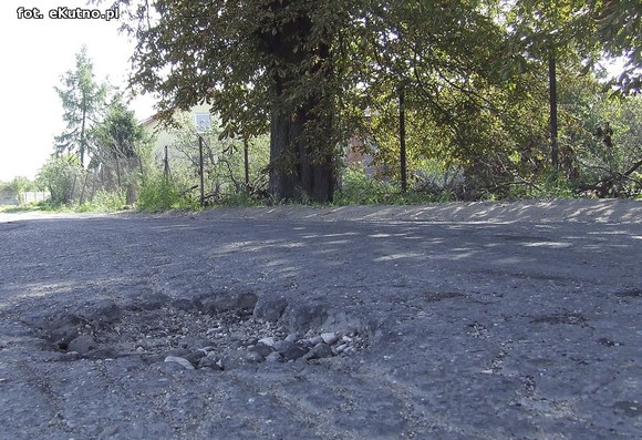 Polskie drogi. W gminie Kutno i Strzelce możesz uszkodzić zawieszenie