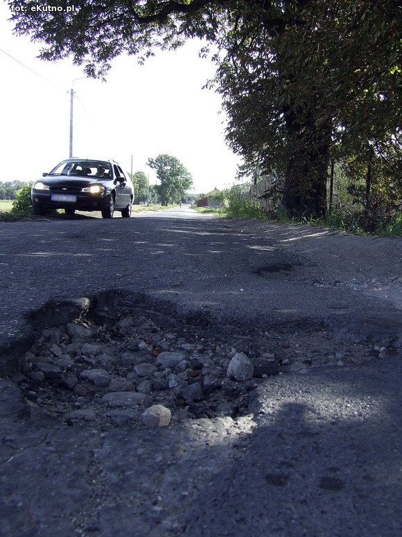 Polskie drogi. W gminie Kutno i Strzelce możesz uszkodzić zawieszenie