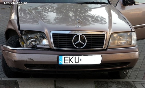 Stłuczka na skrzyżowaniu