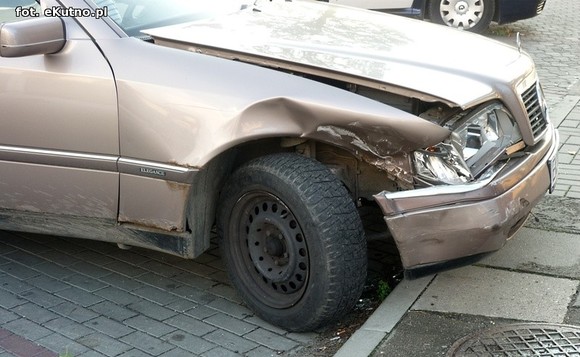 Stłuczka na skrzyżowaniu