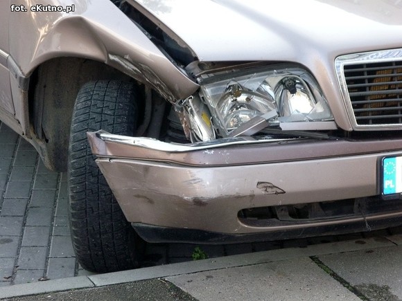 Stłuczka na skrzyżowaniu