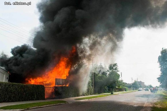 Wielkie płomienie i wybuchy w Grabowie