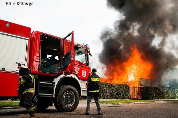 Wielkie płomienie i wybuchy w Grabowie