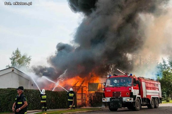 Wielkie płomienie i wybuchy w Grabowie