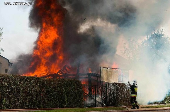 Wielkie płomienie i wybuchy w Grabowie