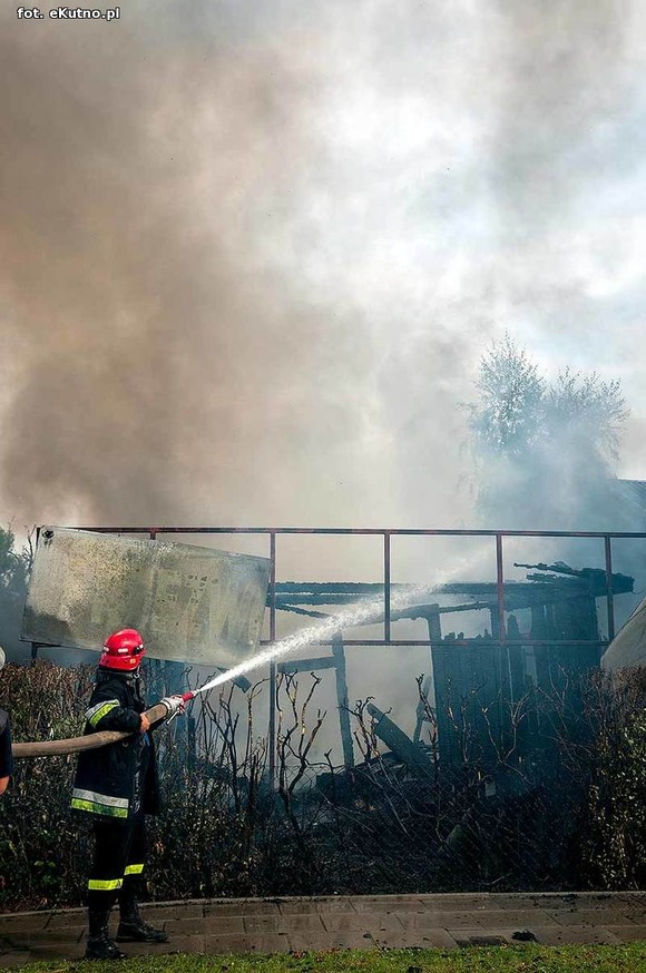 Wielkie płomienie i wybuchy w Grabowie