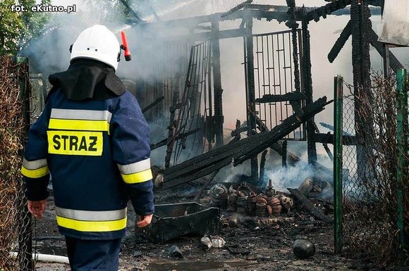 Wielkie płomienie i wybuchy w Grabowie