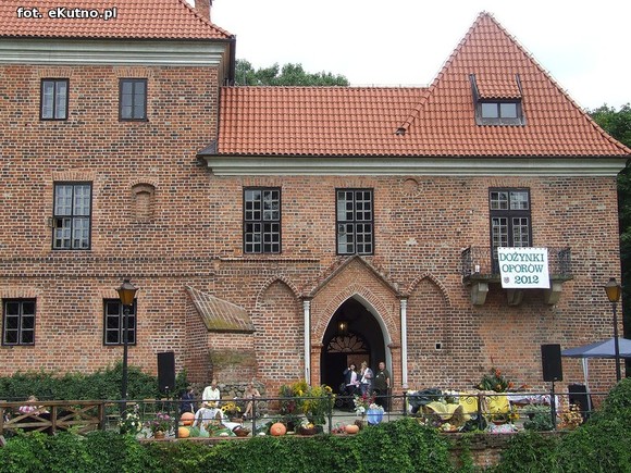 Na Polski imię, na Jej cześć podnosim czoła dumne. Święto Plonów w Oporowie