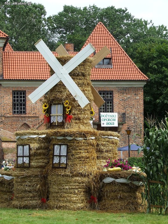 Na Polski imię, na Jej cześć podnosim czoła dumne. Święto Plonów w Oporowie