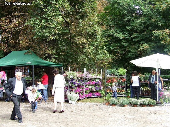 Na Polski imię, na Jej cześć podnosim czoła dumne. Święto Plonów w Oporowie