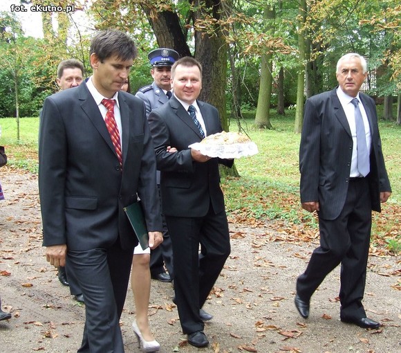 Na Polski imię, na Jej cześć podnosim czoła dumne. Święto Plonów w Oporowie