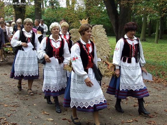 Na Polski imię, na Jej cześć podnosim czoła dumne. Święto Plonów w Oporowie