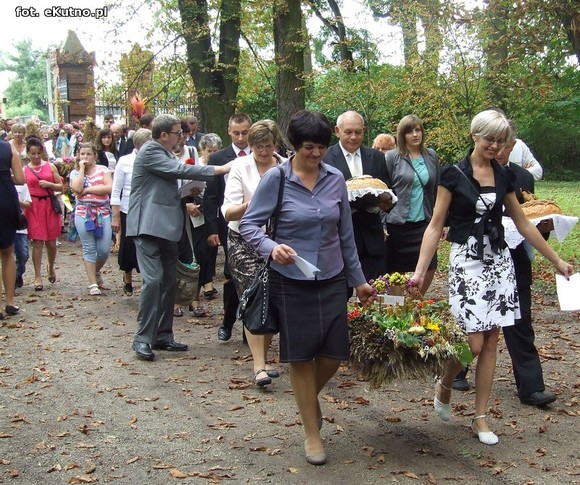 Na Polski imię, na Jej cześć podnosim czoła dumne. Święto Plonów w Oporowie