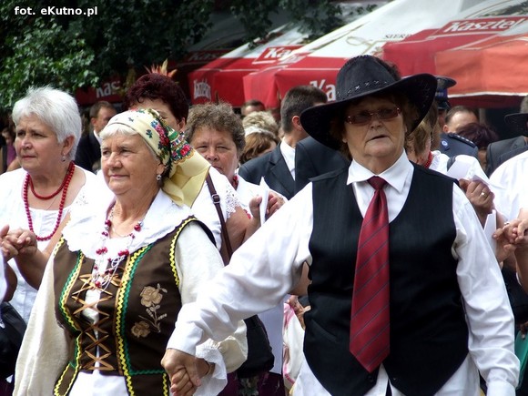 Na Polski imię, na Jej cześć podnosim czoła dumne. Święto Plonów w Oporowie