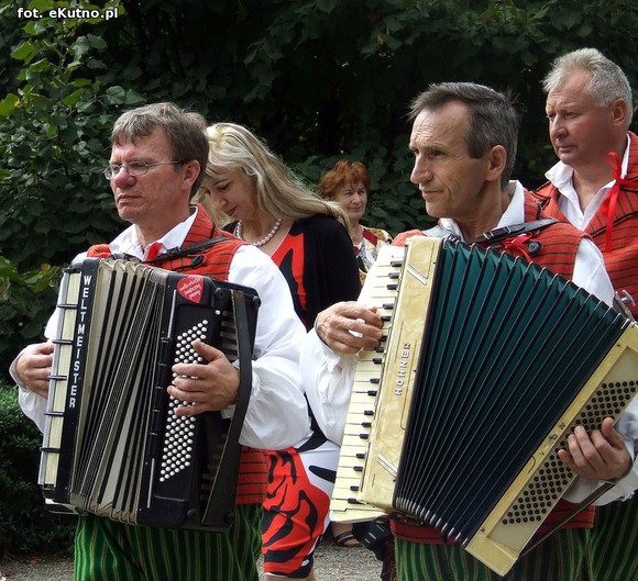 Na Polski imię, na Jej cześć podnosim czoła dumne. Święto Plonów w Oporowie