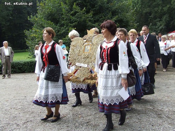 Na Polski imię, na Jej cześć podnosim czoła dumne. Święto Plonów w Oporowie