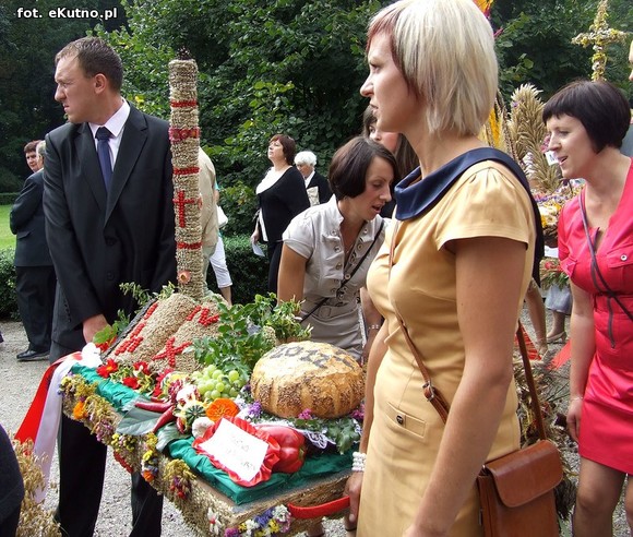 Na Polski imię, na Jej cześć podnosim czoła dumne. Święto Plonów w Oporowie