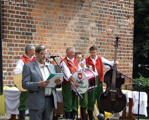 Na Polski imię, na Jej cześć podnosim czoła dumne. Święto Plonów w Oporowie