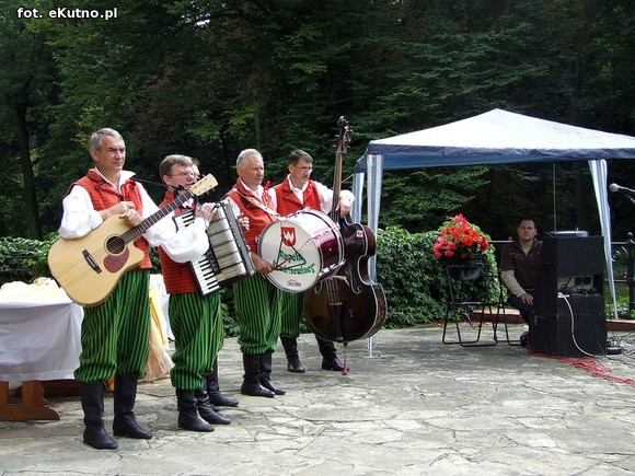 Na Polski imię, na Jej cześć podnosim czoła dumne. Święto Plonów w Oporowie