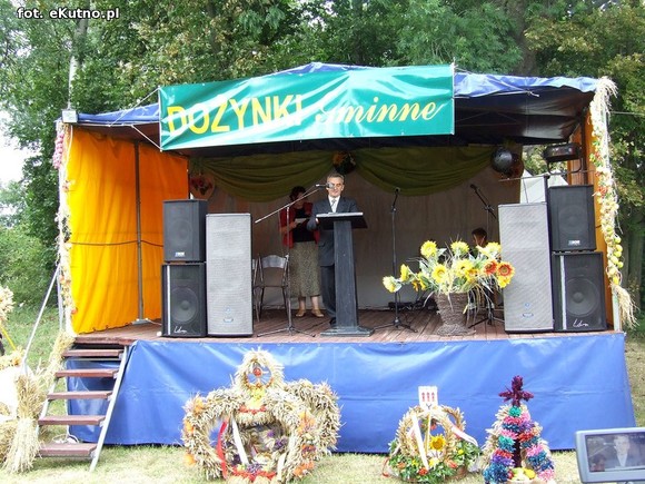 Nagroda dla wójta Kołacha, sprzęt rolniczy i zespoły śpiewacze. Dożynki w Bedlnie