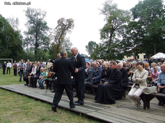 Nagroda dla wójta Kołacha, sprzęt rolniczy i zespoły śpiewacze. Dożynki w Bedlnie