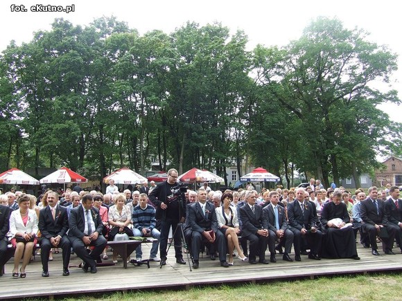 Nagroda dla wójta Kołacha, sprzęt rolniczy i zespoły śpiewacze. Dożynki w Bedlnie