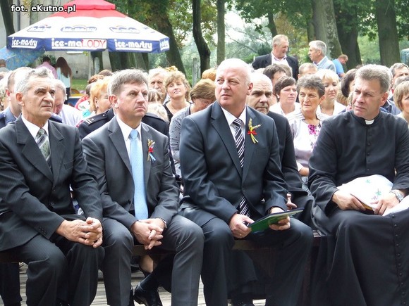 Nagroda dla wójta Kołacha, sprzęt rolniczy i zespoły śpiewacze. Dożynki w Bedlnie