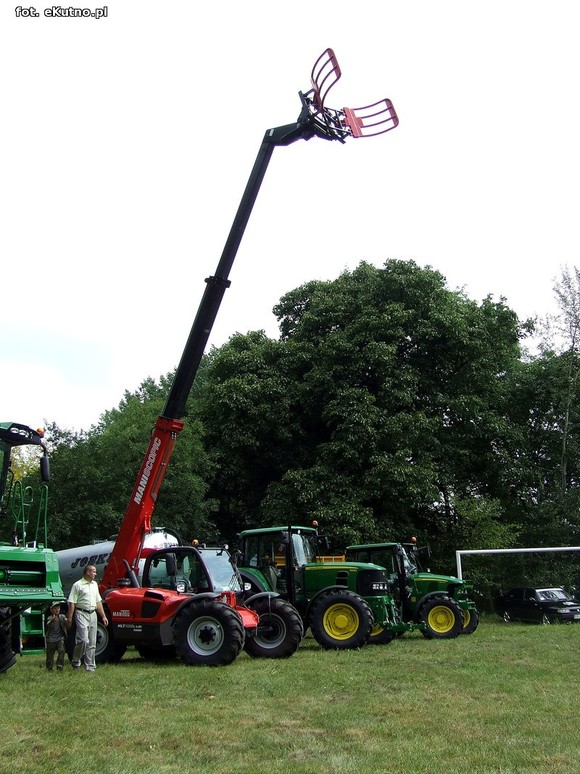 Nagroda dla wójta Kołacha, sprzęt rolniczy i zespoły śpiewacze. Dożynki w Bedlnie