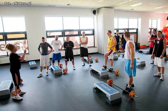 Koszykarze AZS WSGK Polfarmex Kutno I Ligi na zajęciach Magic Bar