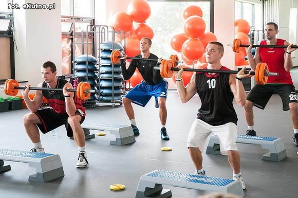 Koszykarze AZS WSGK Polfarmex Kutno I Ligi na zajęciach Magic Bar