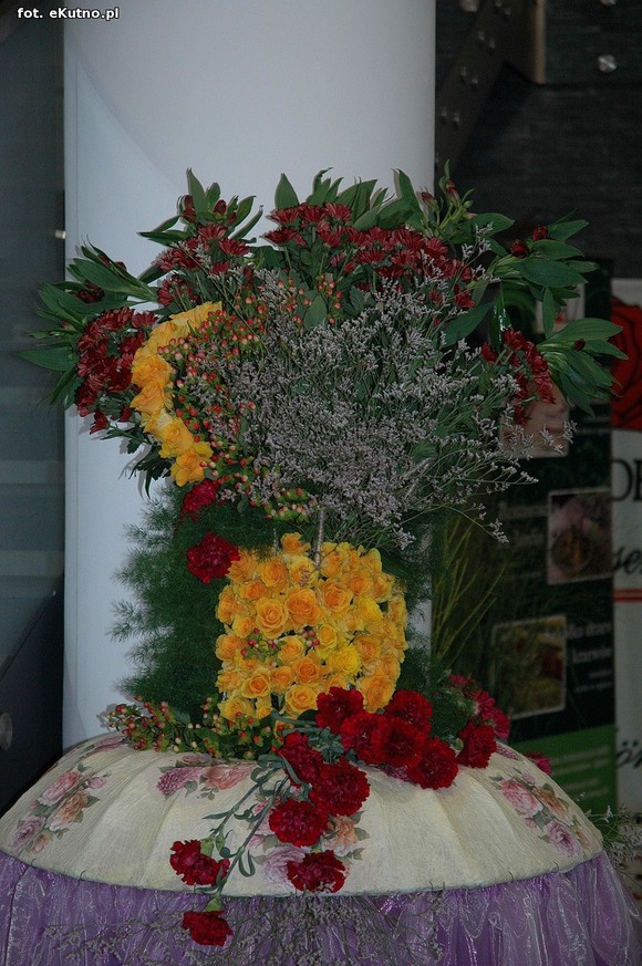 Święto Róży otwarte. Rubinowa rocznica domu kultury i florystyczne aranżacje małżeńskich godów