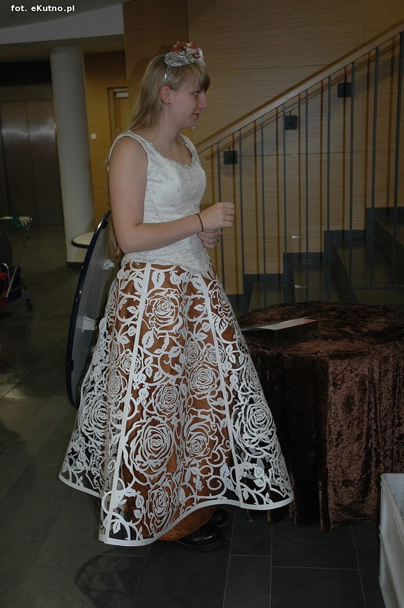 Święto Róży otwarte. Rubinowa rocznica domu kultury i florystyczne aranżacje małżeńskich godów