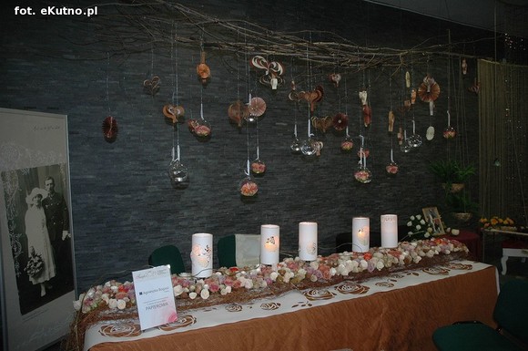 Święto Róży otwarte. Rubinowa rocznica domu kultury i florystyczne aranżacje małżeńskich godów