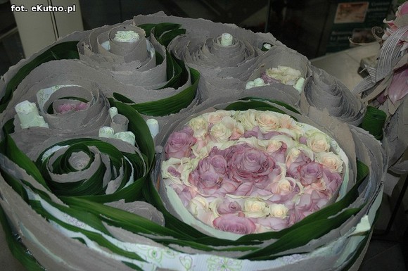 Święto Róży otwarte. Rubinowa rocznica domu kultury i florystyczne aranżacje małżeńskich godów