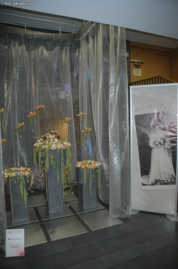 Święto Róży otwarte. Rubinowa rocznica domu kultury i florystyczne aranżacje małżeńskich godów