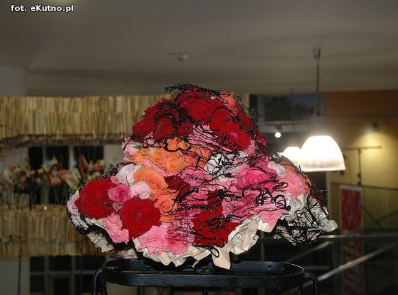 Święto Róży otwarte. Rubinowa rocznica domu kultury i florystyczne aranżacje małżeńskich godów