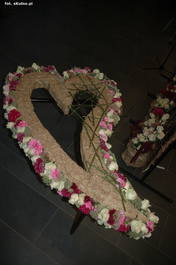 Święto Róży otwarte. Rubinowa rocznica domu kultury i florystyczne aranżacje małżeńskich godów