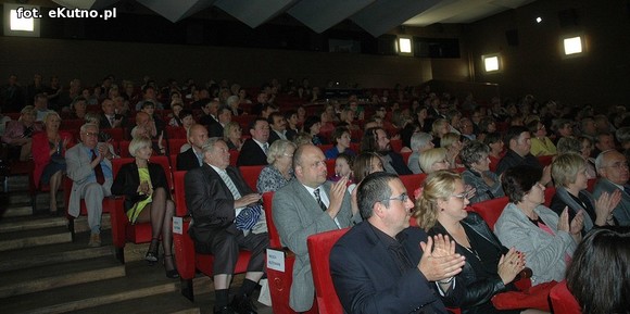 Święto Róży otwarte. Rubinowa rocznica domu kultury i florystyczne aranżacje małżeńskich godów