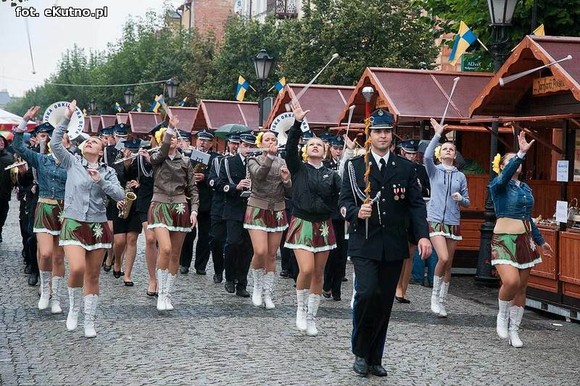 Orkiestra OSP z Koła zagrała w strugach deszczu