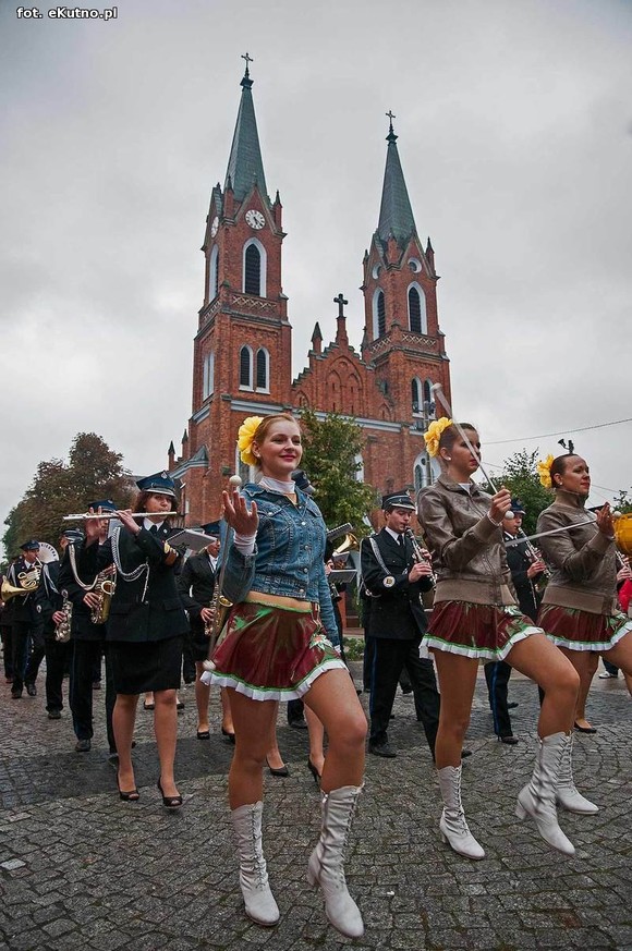 Orkiestra OSP z Koła zagrała w strugach deszczu
