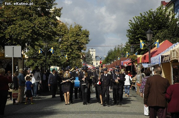 Królowa Róż i Królewna Różyczka przejęły władzę. Bawmy się na 38. Święcie Róży